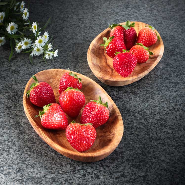 http://www.jamailah.com/cdn/shop/products/Jamailah-Antipasti-bows-olive-wood-with-strawberry-SR.jpg?v=1666914668