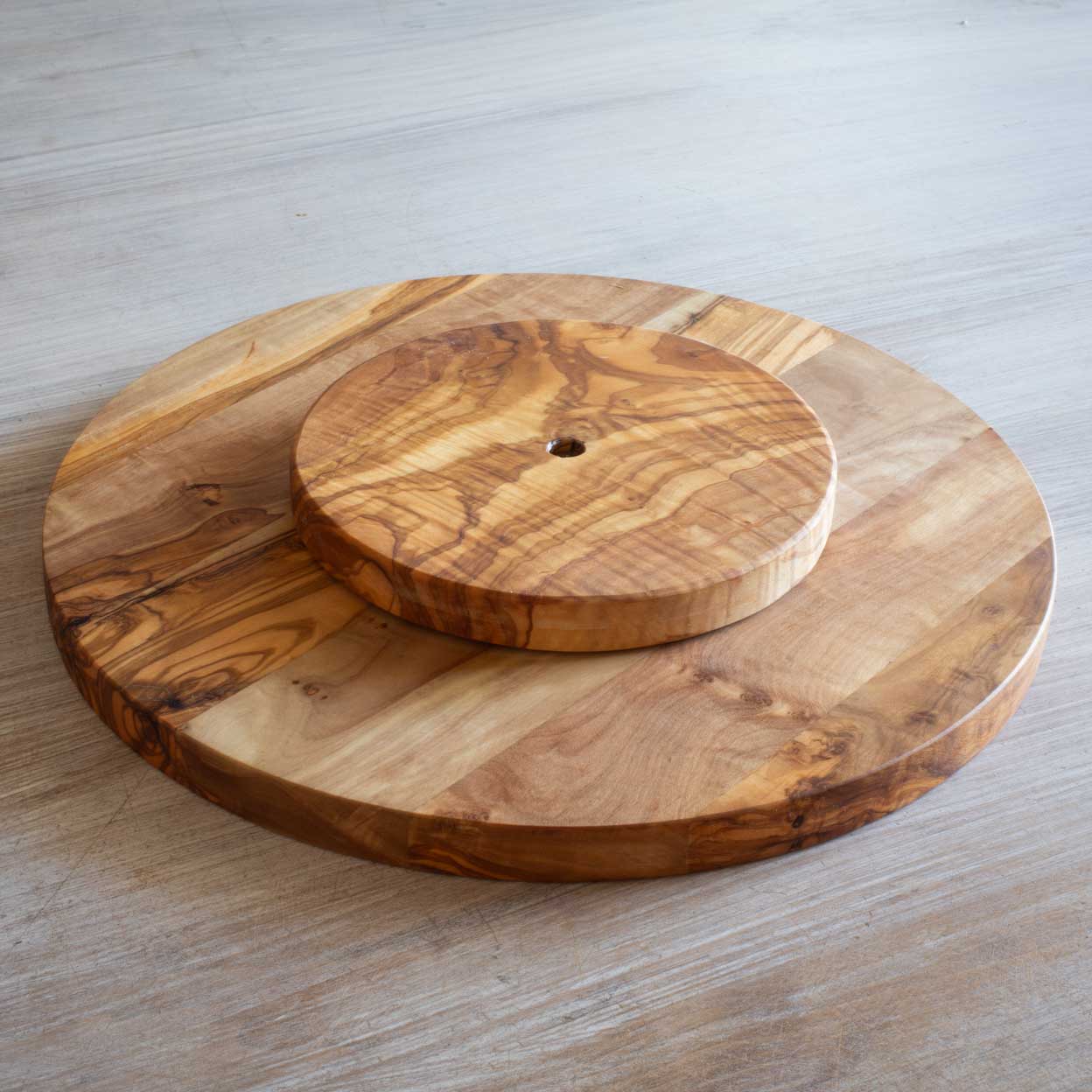 MALIA Rotating Cake Board OLIVE WOOD HANDCRAFTED FREE ENGRAVING - Jamailah